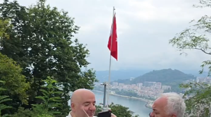OSMAN AĞA ANIT MEZARI BAŞINDA CANLI YAYIN SÜRPRİZİ