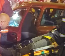 BULANCAK İSKELE MEVKİİNDE YABANCI PLAKALI TIR İLE OTOMOBİL ÇARPIŞTI