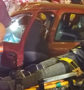 BULANCAK İSKELE MEVKİİNDE YABANCI PLAKALI TIR İLE OTOMOBİL ÇARPIŞTI