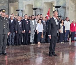 ADD, BUGÜN ANITKABİR’DE YALNIZCA BİR RESMİ TÖREN YAPMADIK.