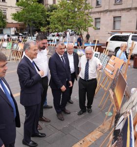 ATATÜRK’ÜN FOTOĞRAFÇISI ETHEM TEM, ATATÜRK MEYDANI’NDA FOTOĞRAFLARLA YAŞATILIYOR