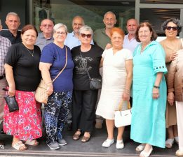 60 YILLIK DOSTLUK AYNI KAREDE