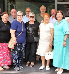 60 YILLIK DOSTLUK AYNI KAREDE