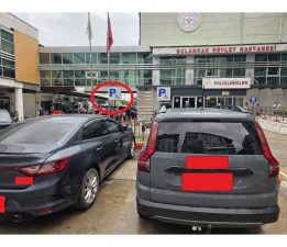ENGELLİ PARK ALANINA İKİ LEVHA, BİR DE KAMERA!