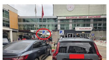 ENGELLİ PARK ALANINA İKİ LEVHA, BİR DE KAMERA!