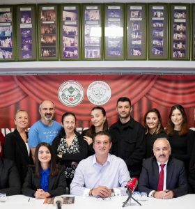 GİRESUN’DA PERDELER YENİDEN AÇILIYOR! ŞEHİR TİYATROSU YENİ SEZONA HAZIR