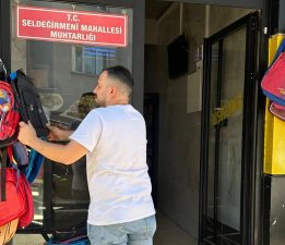 SELDEĞİRMENİ MUHTARI ALİ ŞAHİN’DEN ÖRNEK DAVRANIŞ: ASKIDA OKUL ÇANTASI