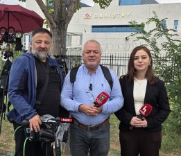 DANIŞTAY ÖNÜNDE BULANCAK HABER VE ULUSAL BASIN AYNI SAHADA